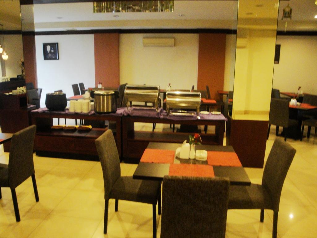 Imperial Hotel Kendari Esterno foto