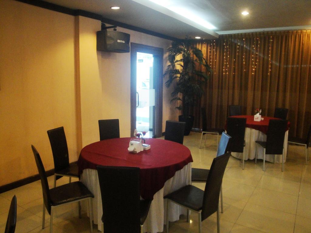 Imperial Hotel Kendari Esterno foto