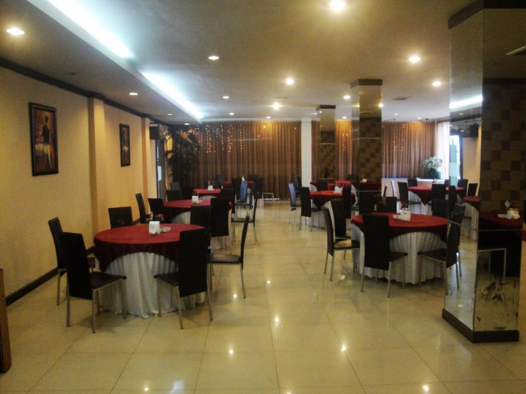Imperial Hotel Kendari Esterno foto