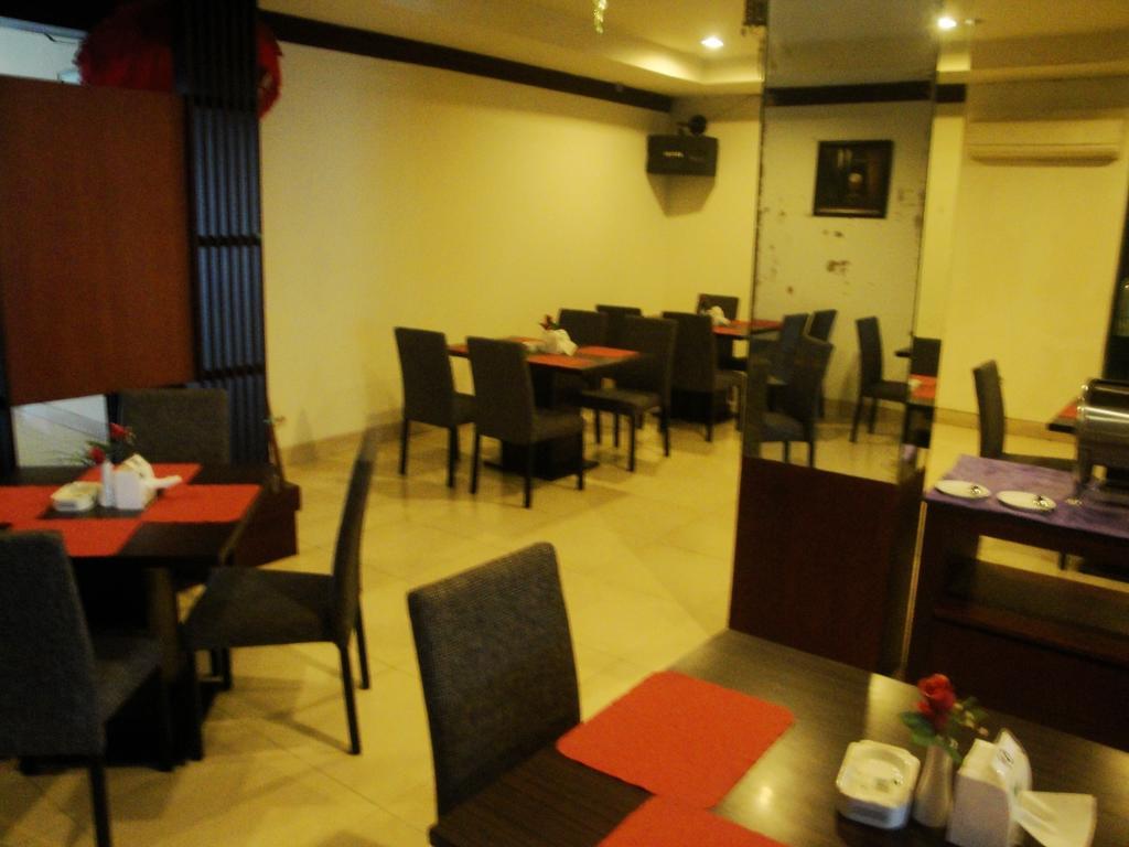 Imperial Hotel Kendari Esterno foto