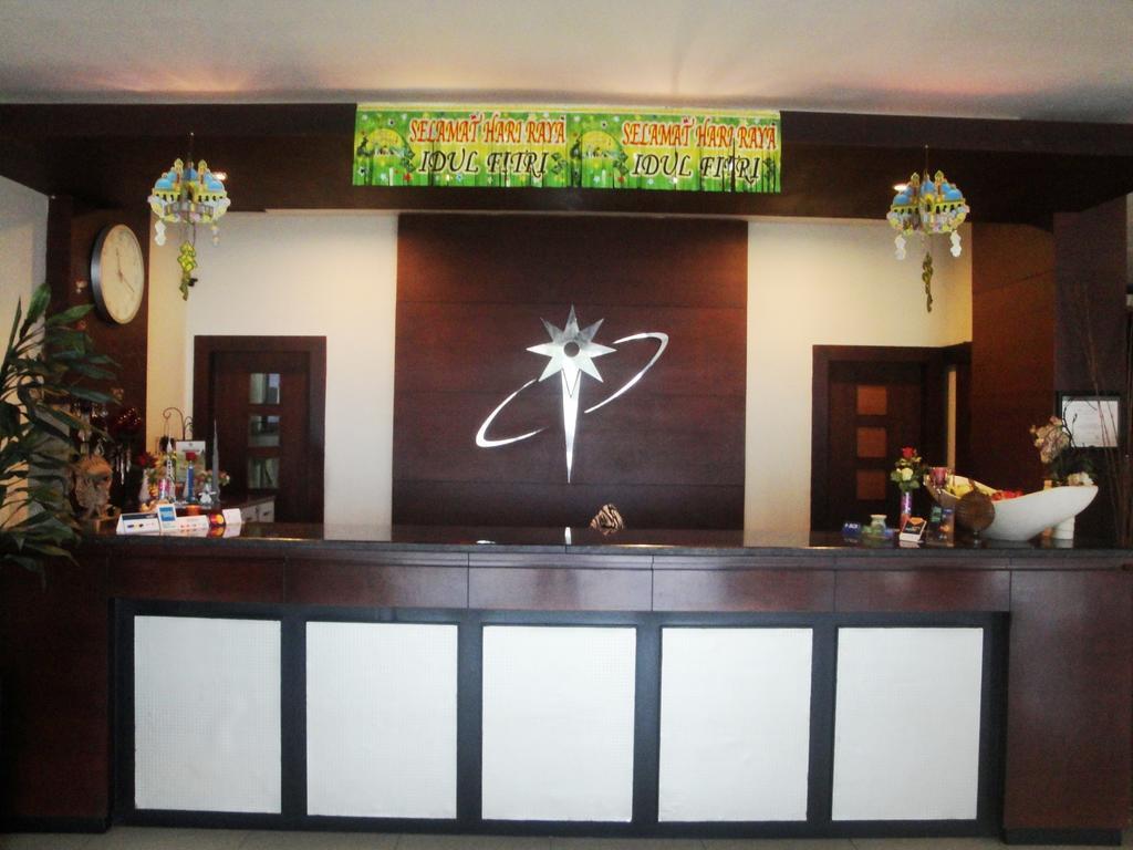 Imperial Hotel Kendari Esterno foto