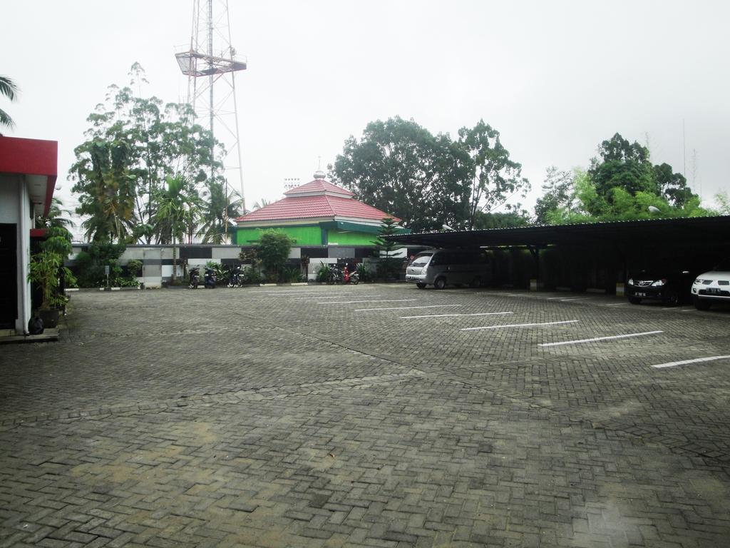 Imperial Hotel Kendari Esterno foto