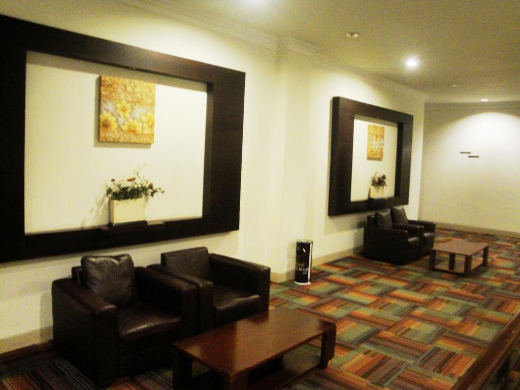 Imperial Hotel Kendari Esterno foto