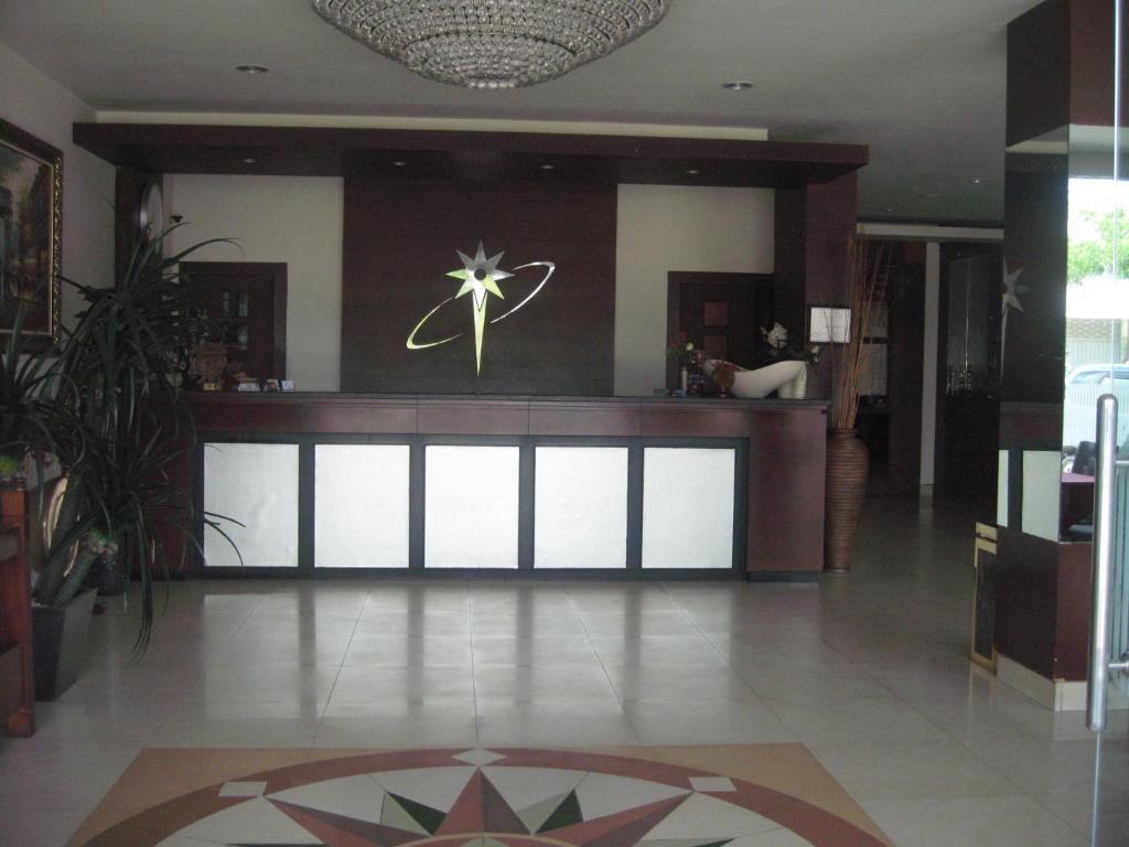 Imperial Hotel Kendari Esterno foto
