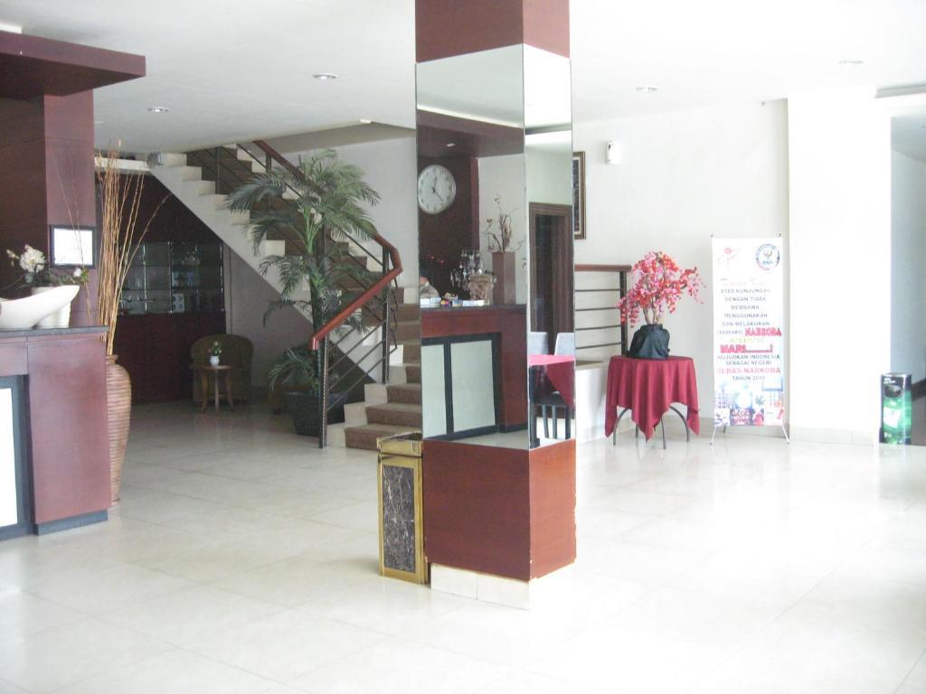 Imperial Hotel Kendari Esterno foto