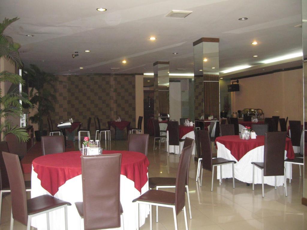 Imperial Hotel Kendari Esterno foto