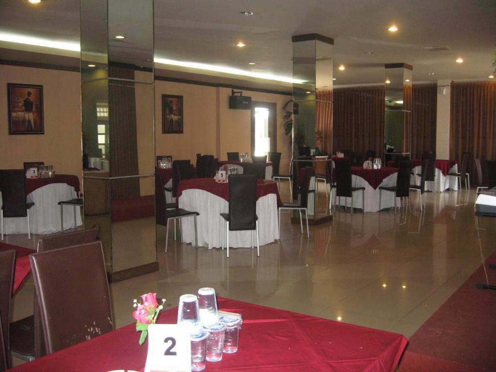 Imperial Hotel Kendari Esterno foto