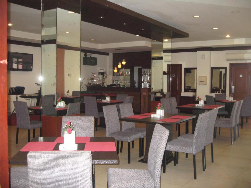 Imperial Hotel Kendari Esterno foto