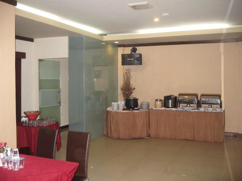 Imperial Hotel Kendari Esterno foto